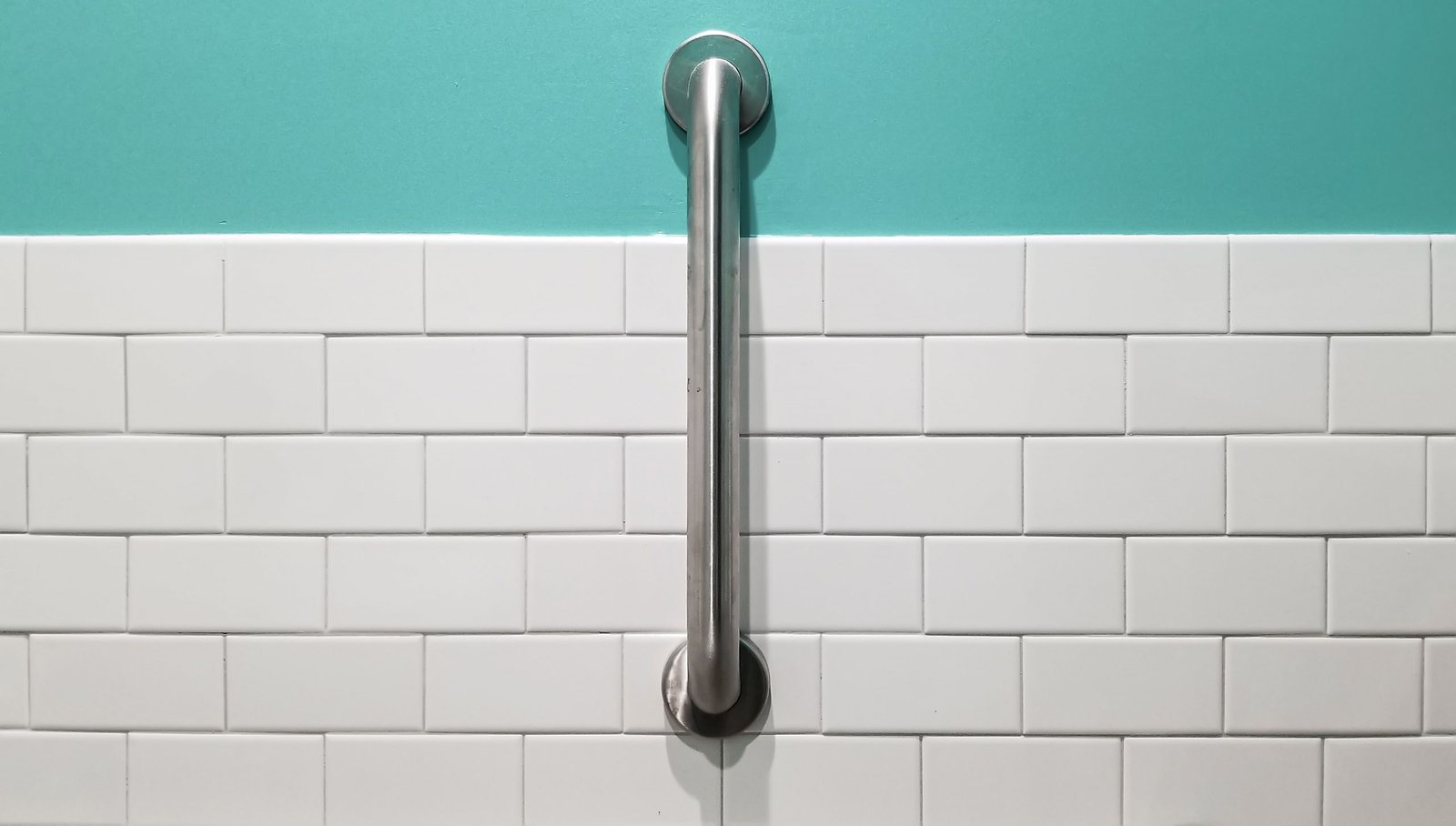 Haz tu baño más seguro con una barra de seguridad para baño