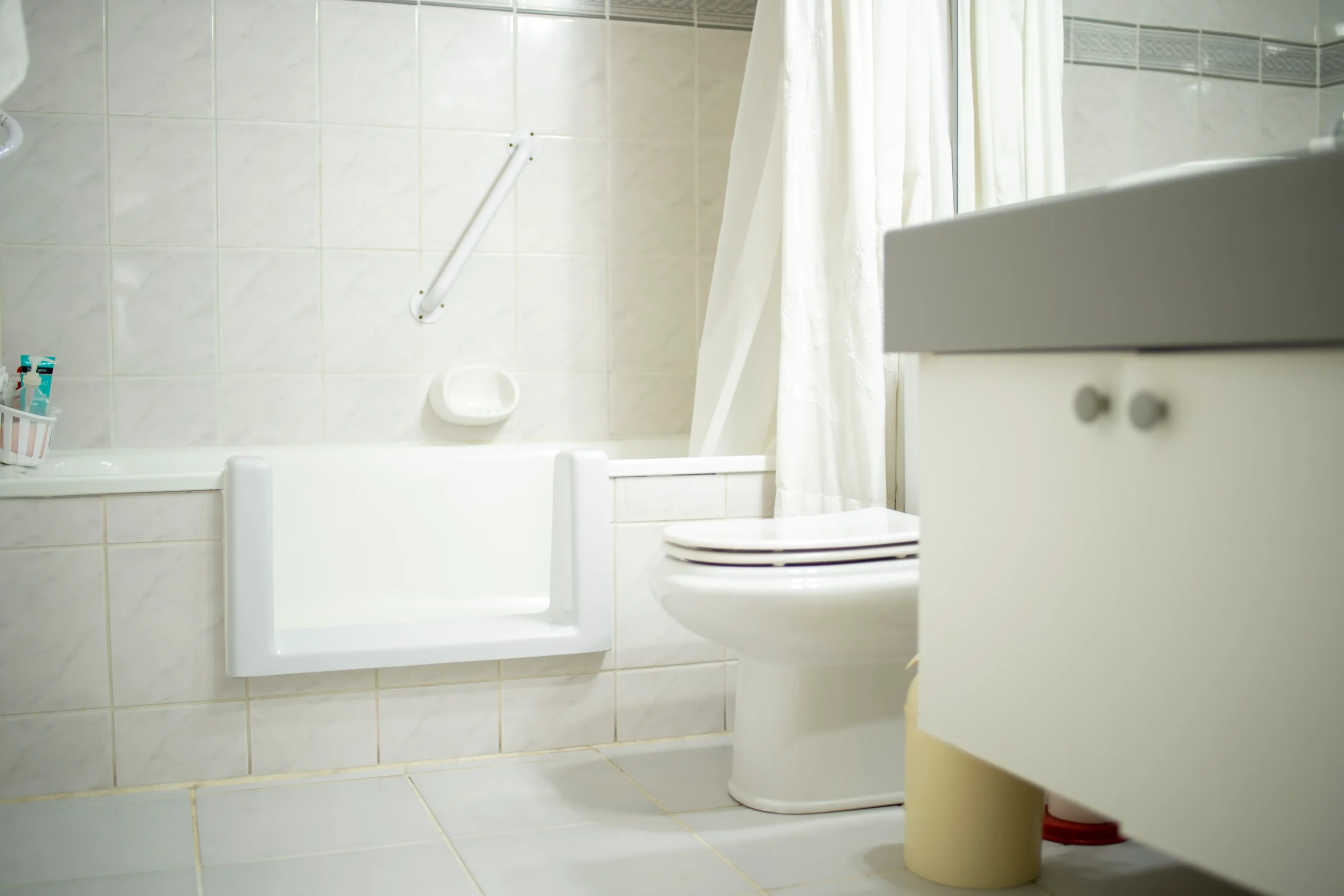 ¿Por qué el cambio de bañera por ducha no es la mejor forma de hacer tu tina más accesible?