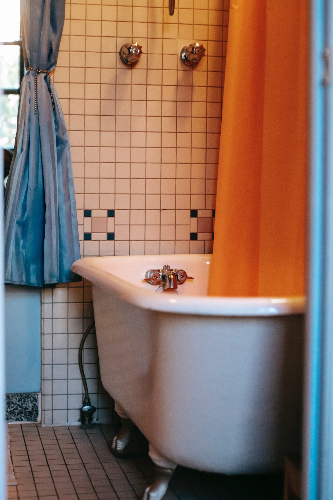 ¿Qué tina de baño tienes? La importancia de conocer los materiales 